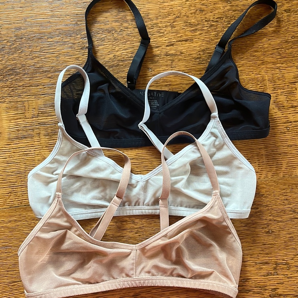 Negative underwear, 3 Sieve bras, size 1 wireless.